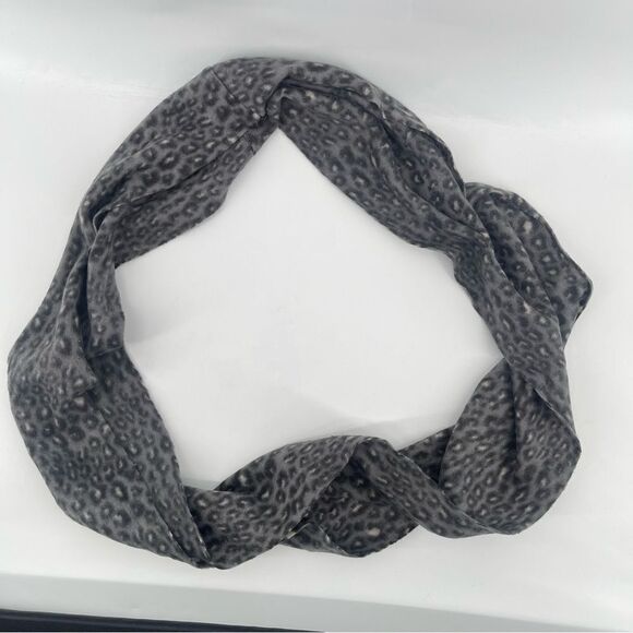 Women’s Gray Black Leopard Print Infinity Fleece Neck Scarf OS - Picture 2 of 6